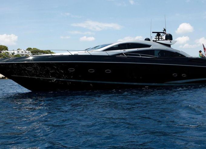 Motor yacht Sunseeker Predator 82 2hp