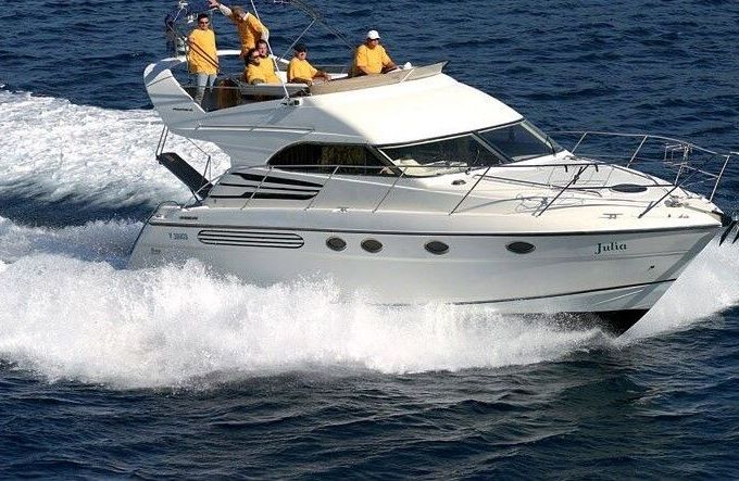 Motorboat FAIRLINE PHANTOM 40 300hp