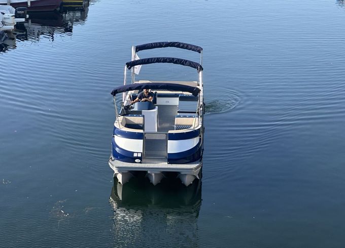 Motorboat Swiss Boat Starlounger 8,5 150hp