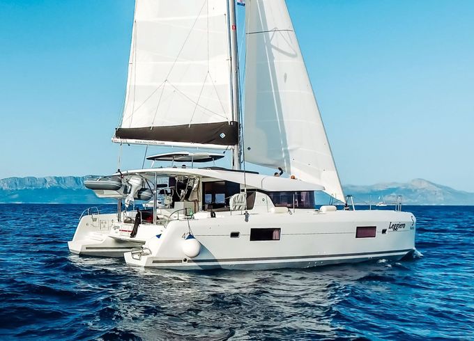 Catamaran LAGOON 42 12.8m