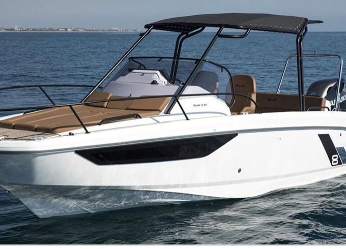Motorboat Benetau Flyer 8 350hp