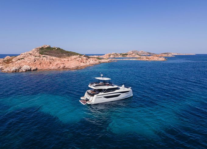 Motorboat PRESTIGE Yachts M48 320hp