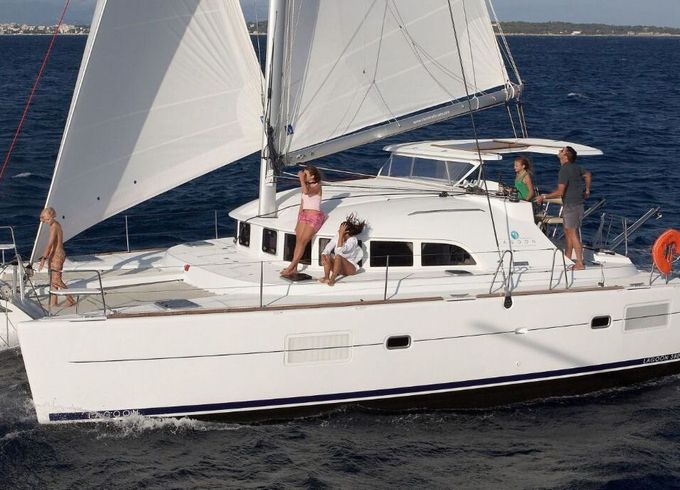 Catamaran Lagoon 380 11m