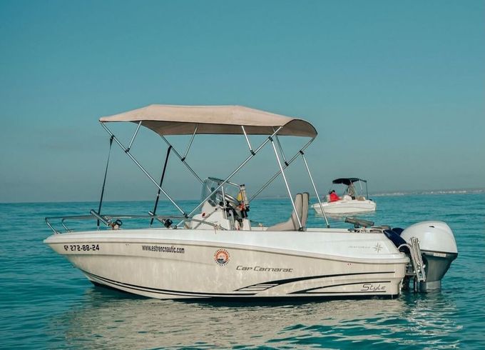 Motorboat Jeanneau Cap camarat sin licencia 40hp