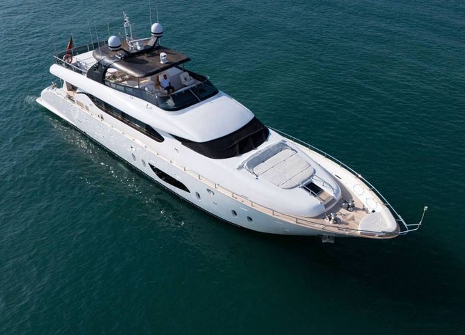 Motor yacht Maiora 90 3800hp
