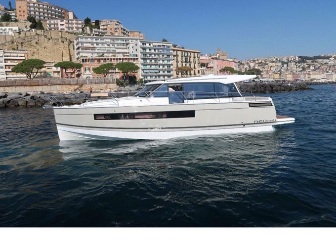 Motorboat Jeanneau NC 14 2hp