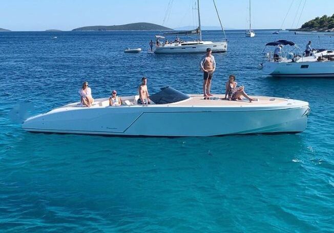 Motorboat Frauscher 1017 GT 640hp