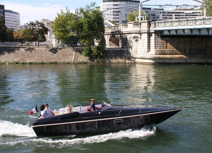 Motorboat BLACK SWAN I