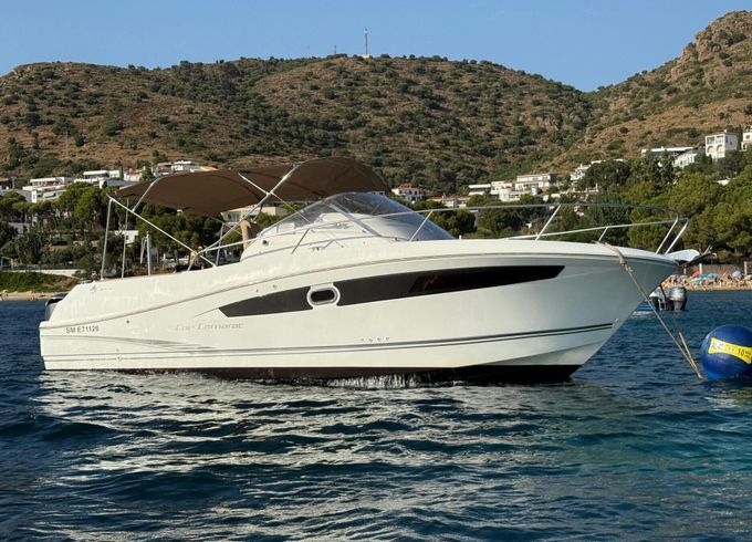 Motorboat Jeanneau Cap Camarat 7.55 350hp