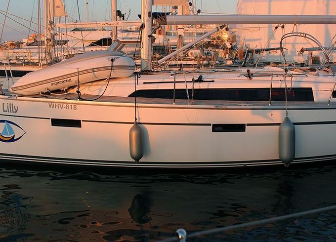 Sailboat Bavaria Yachtbau Bavaria Cruiser 37 - 3 cab. 11.3m