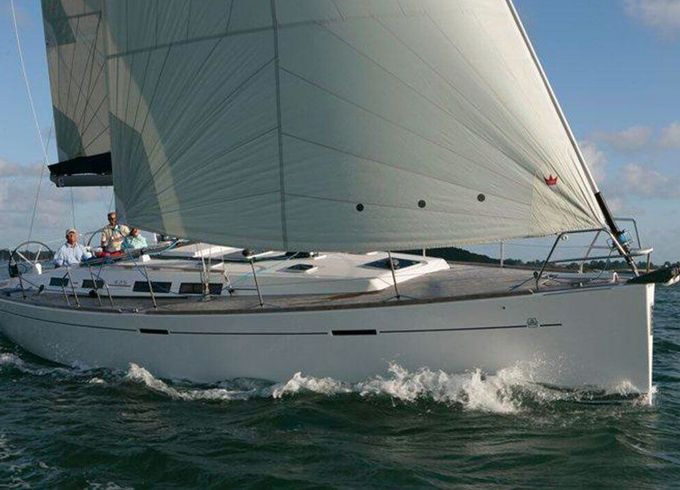 Sailboat DUFOUR 425 12.9m