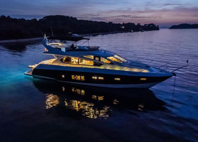 Motor yacht Sunseeker 63 Manhattan 2400hp