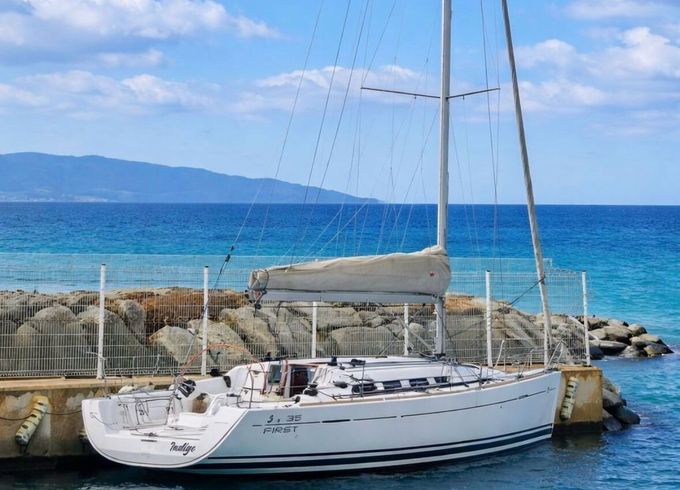 Sailboat Beneteau first 35 10.8m