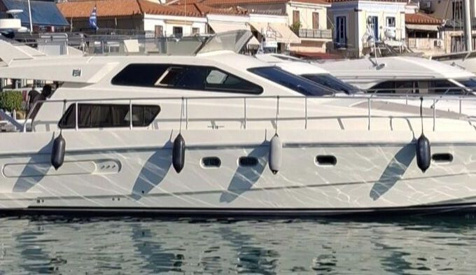 Motor yacht Ferretti 48 900hp