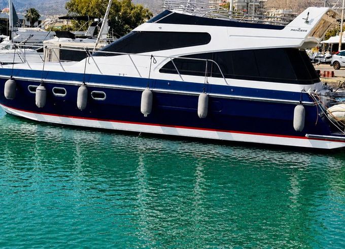 Motorboat Princess 45 900hp