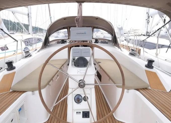 Sailboat Bavaria 33 Cruiser 9.9m