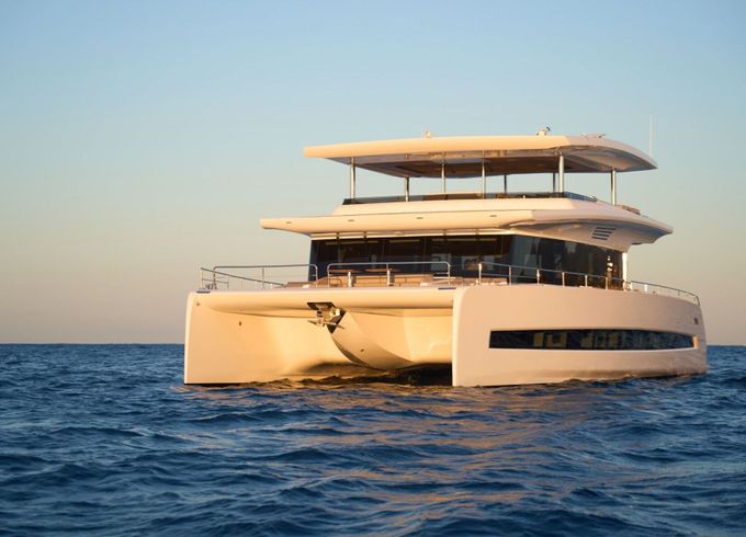 Motor yacht VisionF VisionF 80 E-Cat 912hp
