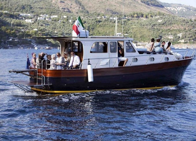Motorboat Comena 37 700hp