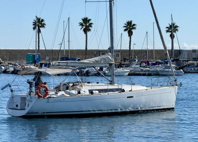 Sailboat Beneteau Oceanis 37 11.5m