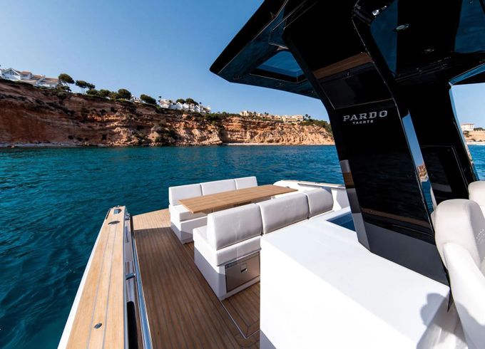 Motorboat Cantiere del Pardo Pardo 38 880hp