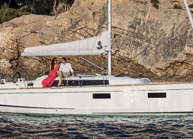 Sailboat BENETEAU OCEANIS 38.1 10.45m