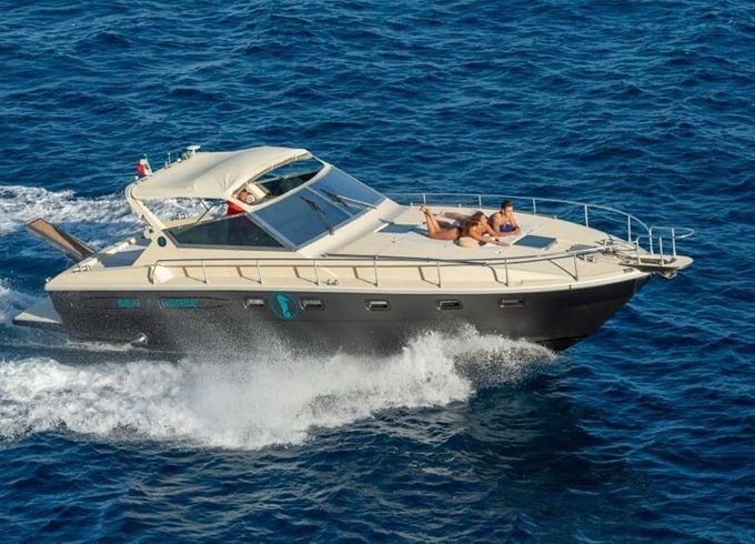 Motorboat Raffaelli Thypoon middle day 370hp