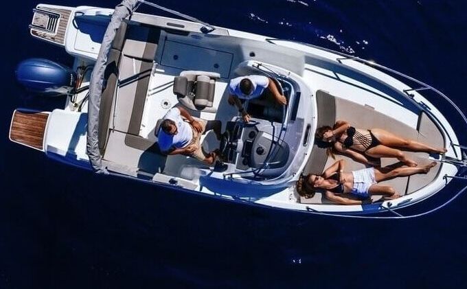 Motorboat Jeanneau CAP CAMARAT 6.5 WA 150hp