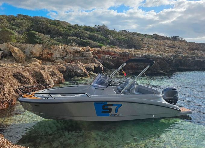 Motorboat AQUA 24 S7 Exclusive 130hp