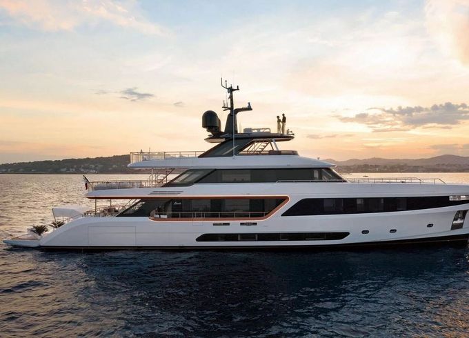 Motor yacht Benetti 38 m 2800hp