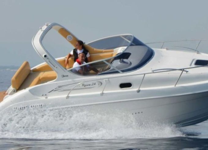 Motorboat Saver Riviera 24 270hp
