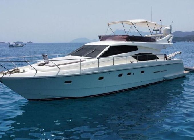 Motorboat Ferretti 53 900hp