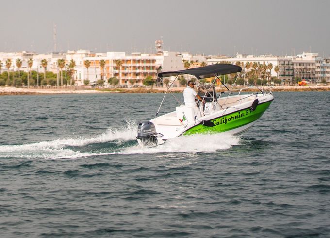 Boat without licence  Malibu California 5.7 40hp