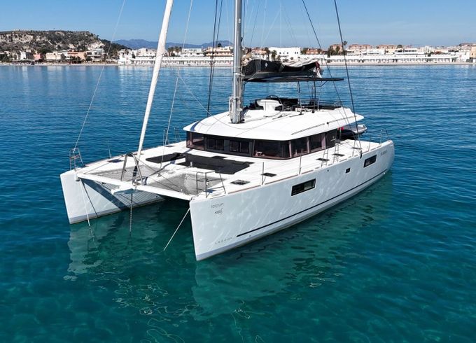 Catamaran Lagoon 560 S2 17.07m
