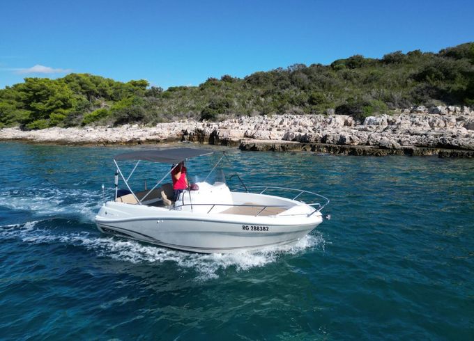Motorboat France Jeanneau Cap Camarat 6.5 Cc 150hp