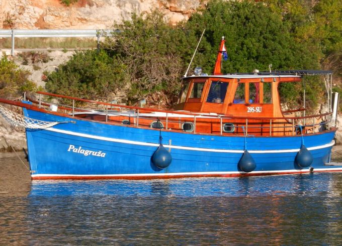 Motorboat Traditional Croatian boat Leut Palagruža 140hp