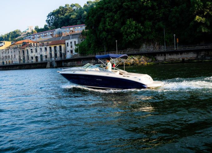 Motorboat Sea Ray Sun Sport 220 220hp