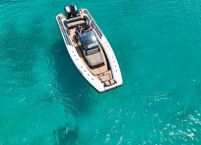 Motorboat BRIG Eagle 10 700hp