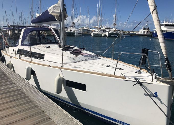 Sailboat BENETEAU Oceanis 38 11m