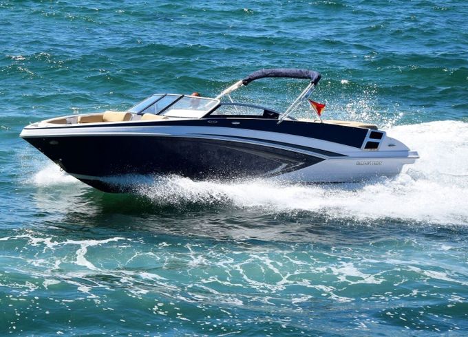 Motorboat Glastron GT 245 300hp