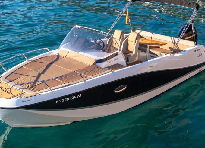 Motorboat Quicksilver Activ 755 Sundeck 250hp