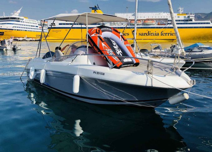 Motorboat BENETEAU Flyer 650 sundeck 150hp