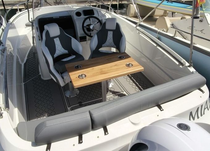 Motorboat Miami 600 200hp