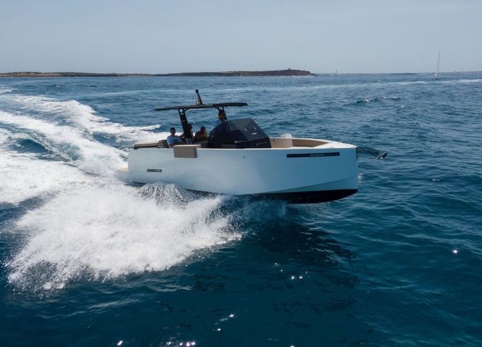 Motorboat De Antonio D28 400hp