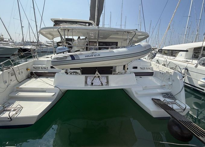 Catamaran Lagoon-Bénéteau Lagoon 42 - 4 + 2 cab. 12m
