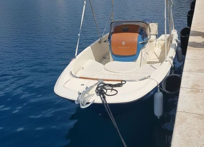 Motorboat Invictus Fx 200