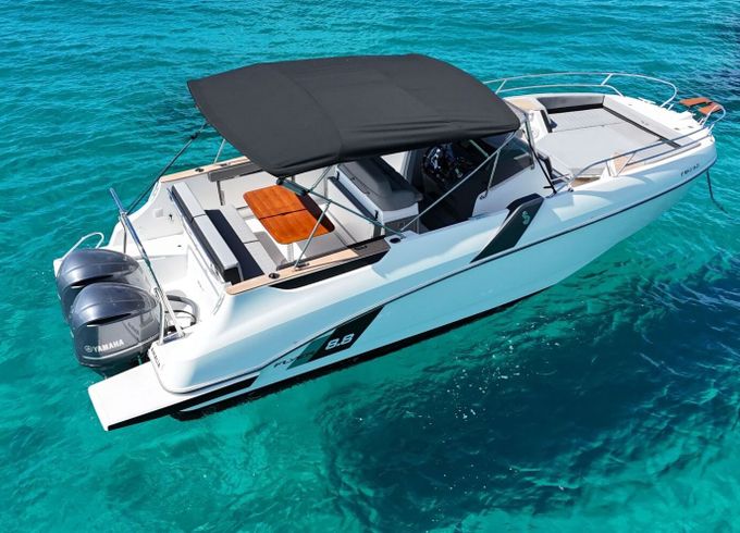 Motorboat Beneteau Flyer 8.8 500hp