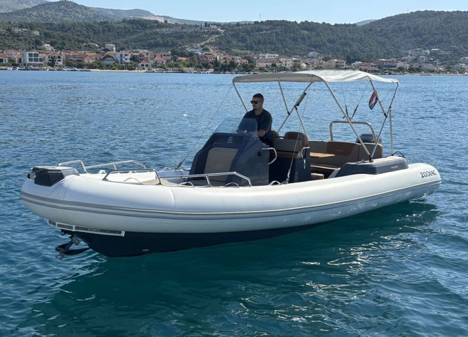 Motorboat Zodiac 7.5 Medline 300hp