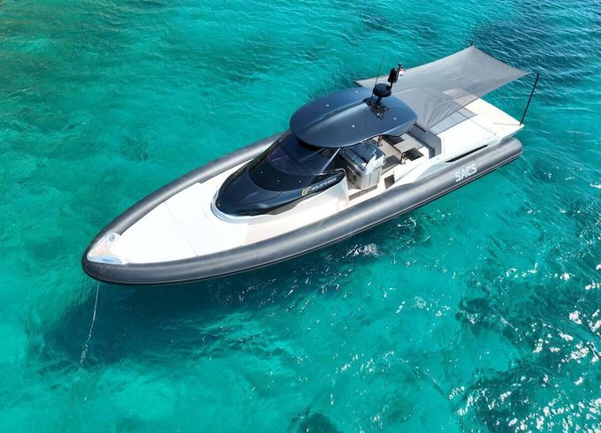 Motorboat SACS Strider 15 880hp