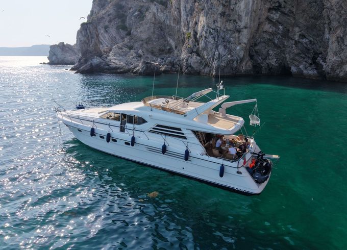 Motorboat PRINCESS 65 760hp