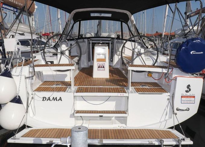 Sailboat BENETEAU OCEANIS 38.1 11.5m
